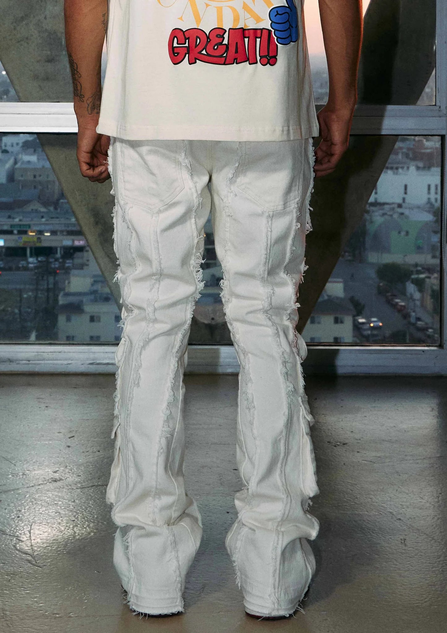 FIRST ROW CUT & SEWN WHITE PANTS WITH POCKETS