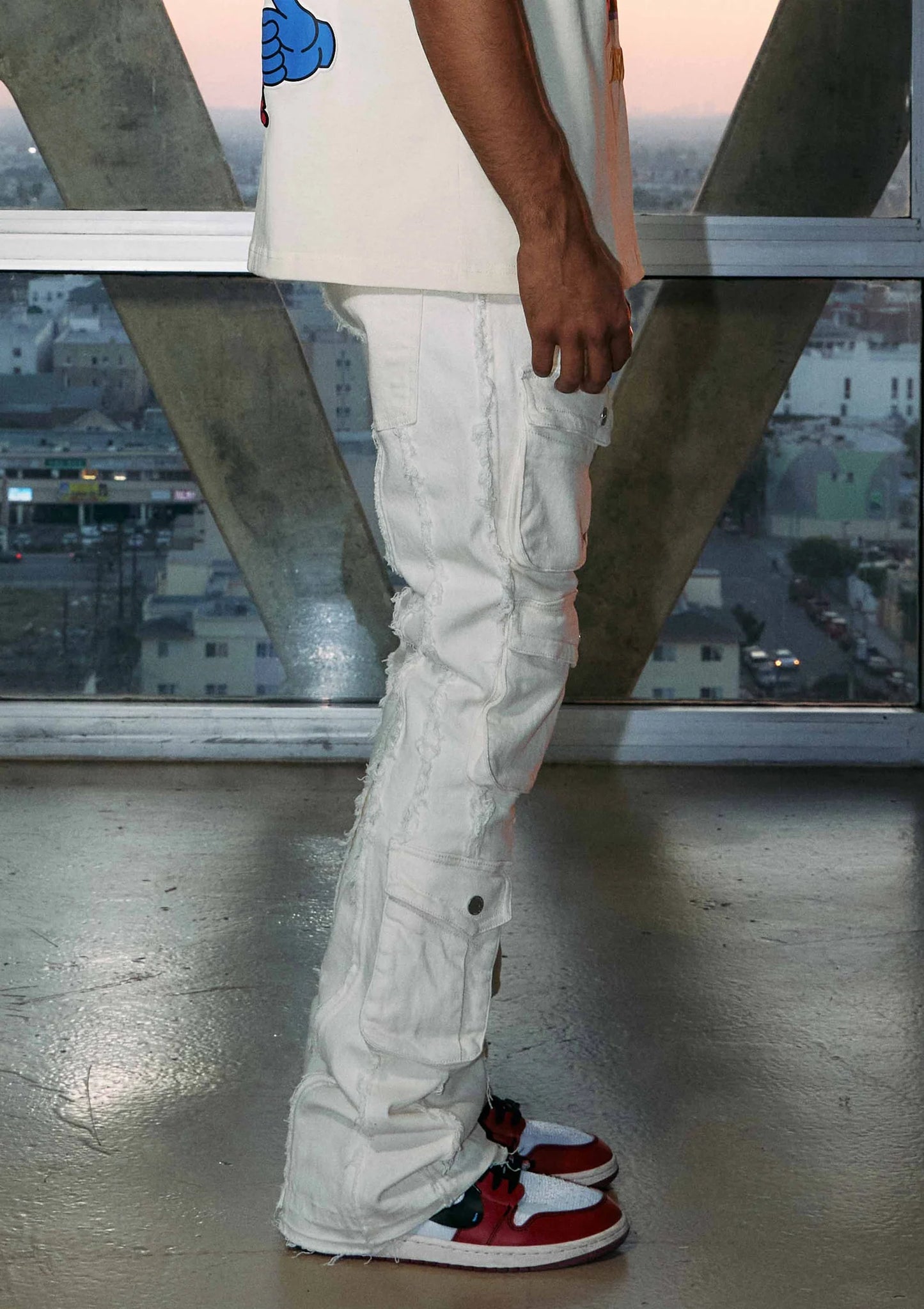 FIRST ROW CUT & SEWN WHITE PANTS WITH POCKETS